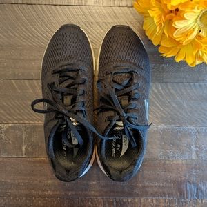 Sketchers Arch Fit Black White Sneakers